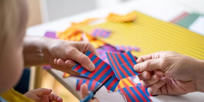 Zwar hat sich in den meisten Bundesländern der Personalschlüssel in den Kitas verbessert, doch er erreicht noch lange nicht das von Fachleuten empfohlene Niveau. Foto: Fabian Sommer/dpa Zwar hat sich in den meisten Bundesländern der Personalschlüssel in den Kitas verbessert, doch er erreicht noch lange nicht das von Fachleuten empfohlene Niveau. Foto: Fabian Sommer/dpa