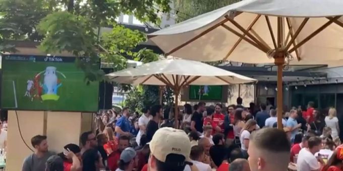 Ein Public Viewing in Zürich platzt aus allen Nähten. coronavirus