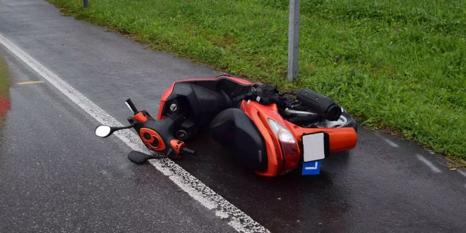 Die Rollerfahrerin wurde durch den aufgebotenen Rettungsdienst ins Spital überführt. Kantonspolizei Appenzell Ausserrhoden