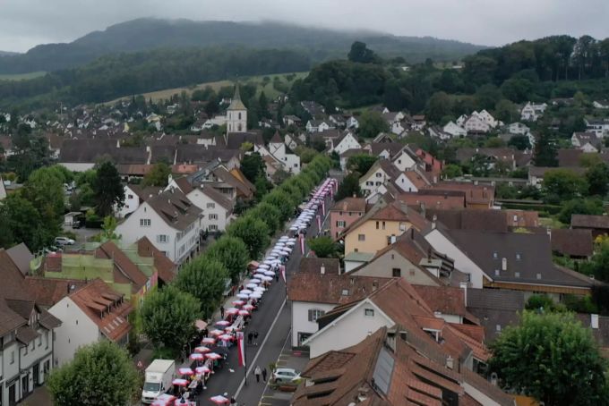 Baustellenabschlussfest mit Brunch und Usestuehlete 2021. Gewerbeverein KMU Muttenz