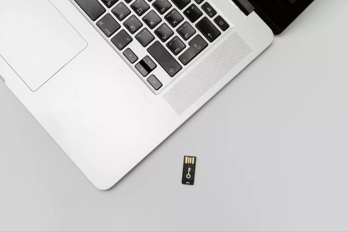 Heute lassen sich Daten auf MicroSD-Karten speichern. SD-Karte