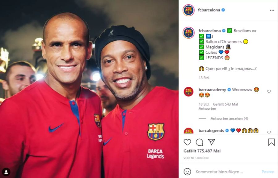 Rivaldo führt den FC Barcelona als Captain auf den Platz.