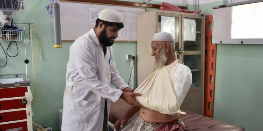 Behandlung eines bei Kämpfen verletzten Mannes in Kandahar