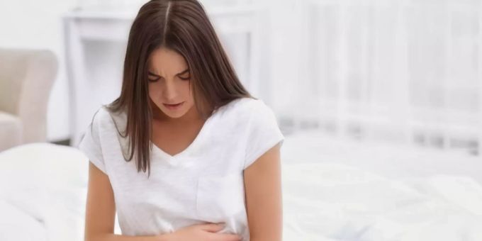 Die Endometriose führt zu starken Menstruationsschmerzen. Endometriose