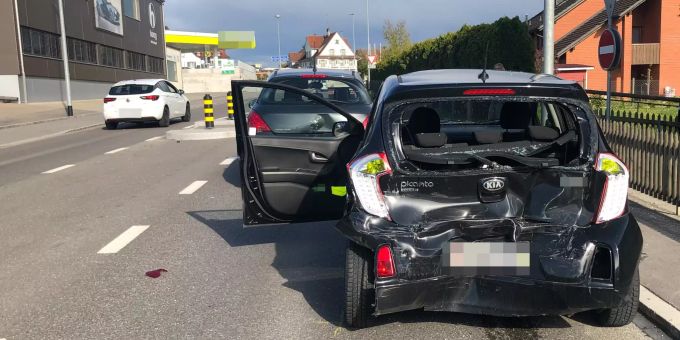 Beim Verkehrsunfall wurden zwei Personen verletzt.