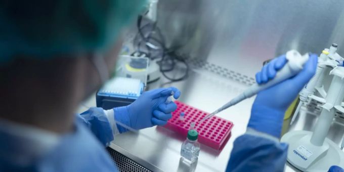 Das neue Coronamittel von Relief Therapeutics lieferte positive Testergebnisse. positive Relief