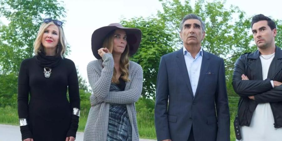 «Schitt's Creek» mit Catherine O’Hara (l-r) als Moira Rose, Annie Murphy als Alexis Rose, Eugene Levy als Johnny Rose und Daniel Levy als David Rose. Foto: ITV Global Entertainment Limited/Sky/dpa