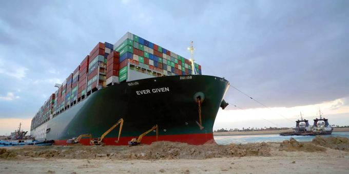 Das Containerschiff «Ever Given» blockierte sechs Tage den Suezkanal. Schiffe mit lebenden Tieren stehen im Stau. Suezkanal