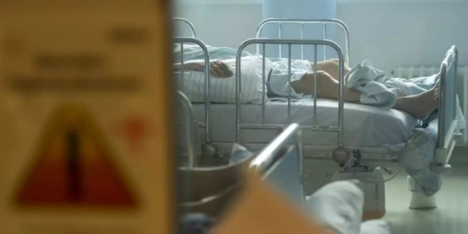 Berlin - Regierung hat keine Kenntnis von Alter der Corona-Patienten auf Intensivstationen