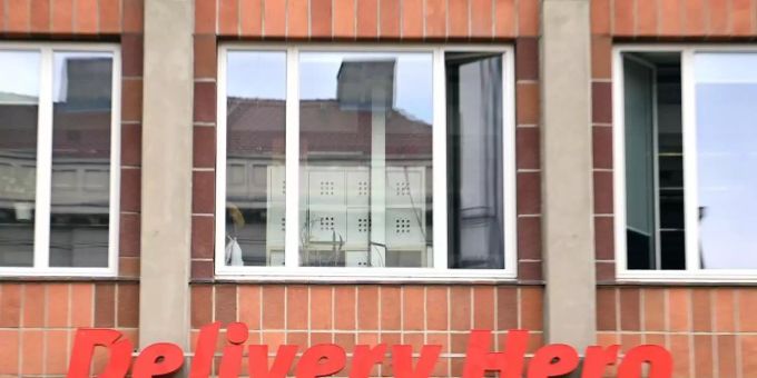 Ein guter Start in das laufende Geschäftsjahr stimmt den Lieferdienst Delivery Hero optimistisch für 2021. Foto: Britta Pedersen/dpa lieferdienst