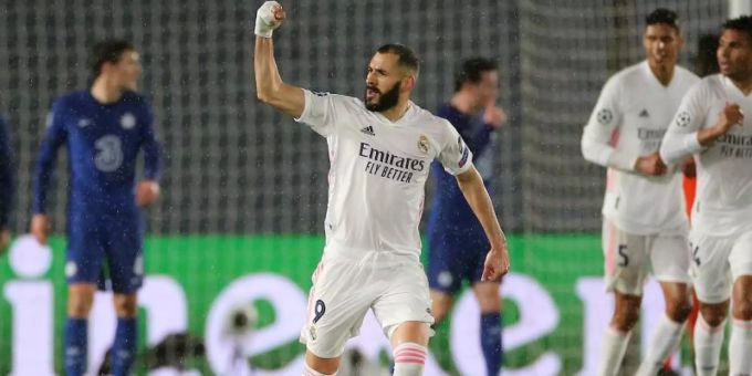 Karim Benzema (M) von Real Madrid feiert sein Tor gegen den FC Chelsea. Foto: Isabel Infantes/PA Wire/dpa Karim Benzema (M) von Real Madrid feiert sein Tor gegen den FC Chelsea. Foto: Isabel Infantes/PA Wire/dpa