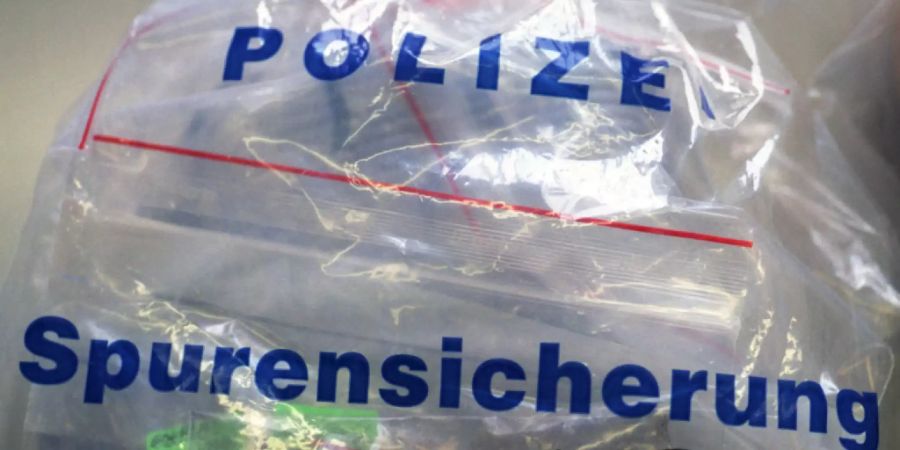 Die Kantonspolizei Zürich hat zusammen mit dem Forensischen Institut Zürich ein aufwändiges Ermittlungsverfahren gegen zwei mutmassliche Schmuckdiebe geführt.
(Symbolbild)