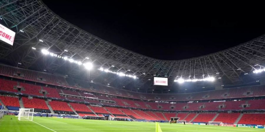 Ein Blick in die Puskas Arena mit leerer Tribüne in Budapest. Foto: Marton Monus/dpa