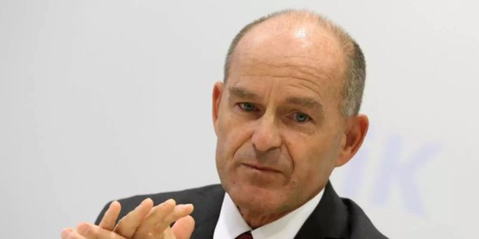 Karl-Erivan Haub, hier im Jahr 2015, ist drei Jahre nach seinem Verschwinden für tot erklärt worden. Foto: Roland Weihrauch/dpa Karl-Erivan Haub