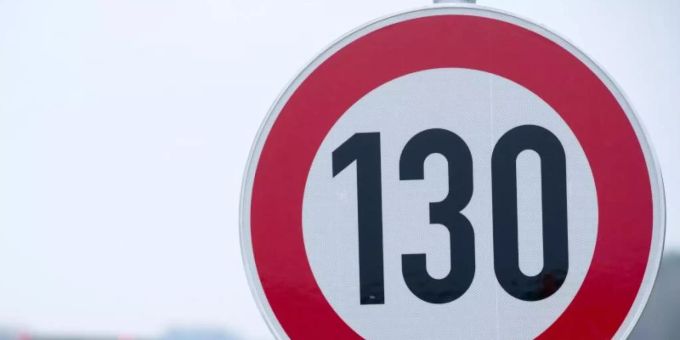 An der Autobahn A24 in der Nähe von Suckow herrscht bereits 130. Foto: Jens Büttner/dpa-Zentralbild/dpa An der Autobahn A24 in der Nähe von Suckow herrscht bereits 130. Foto: Jens Büttner/dpa-Zentralbild/dpa