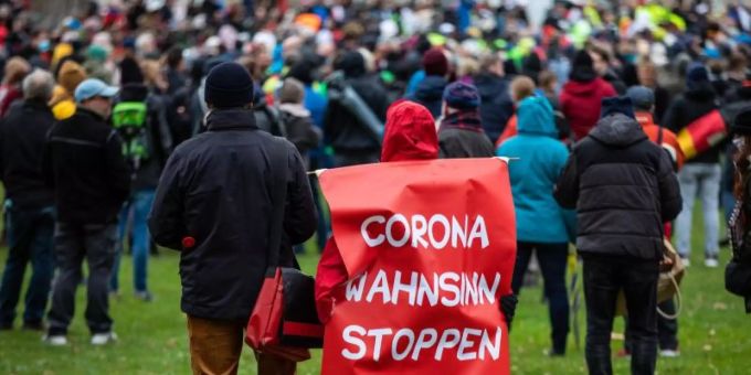 Berlin - Tausende Teilnehmer bei Protesten gegen Corona-Massnahmen