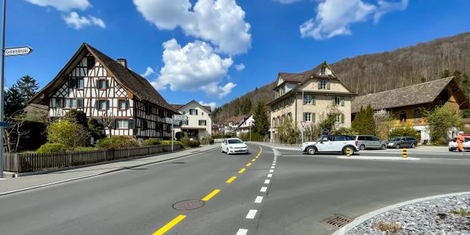 Im Dorfzentrum der Gemeinde Hausen am Albis. - Kanton Zürich Im Dorfzentrum der Gemeinde Hausen am Albis. - Kanton Zürich