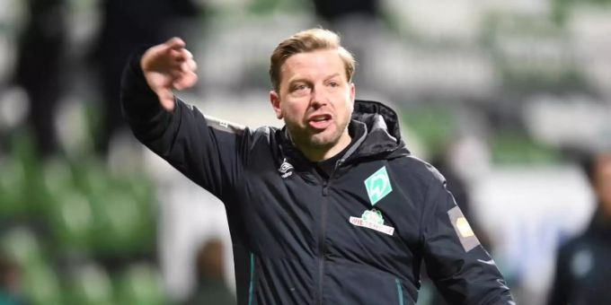 Werders Trainer Florian Kohfeldt ärgert sich über eine vermeintliche Fehlentscheidung. Foto: Carmen Jaspersen/dpa Werders Trainer Florian Kohfeldt ärgert sich über eine vermeintliche Fehlentscheidung. Foto: Carmen Jaspersen/dpa