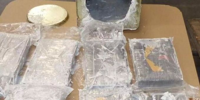 Mehr als 16 Tonnen Kokain hat der Zoll am 12. Februar unter Blechdosen mit Spachtelmasse gefunden. Foto: -/Zollfahndungsamt Hamburg/dpa Mehr als 16 Tonnen Kokain hat der Zoll am 12. Februar unter Blechdosen mit Spachtelmasse gefunden. Foto: -/Zollfahndungsamt Hamburg/dpa