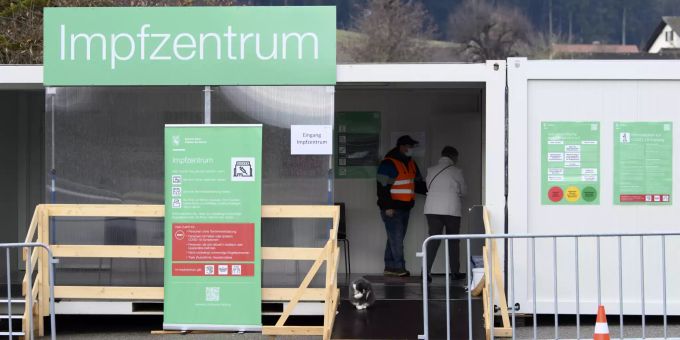 Blick auf den Eingangsbereich des Impfzentrums in Burgdorf. impfzentrum
