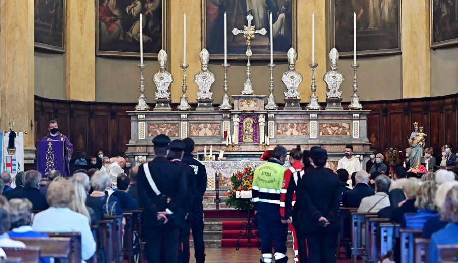 Der Priester in Stresa (I) hielt am Mittwoch eine Messe zu Ehren der Opfer ab.