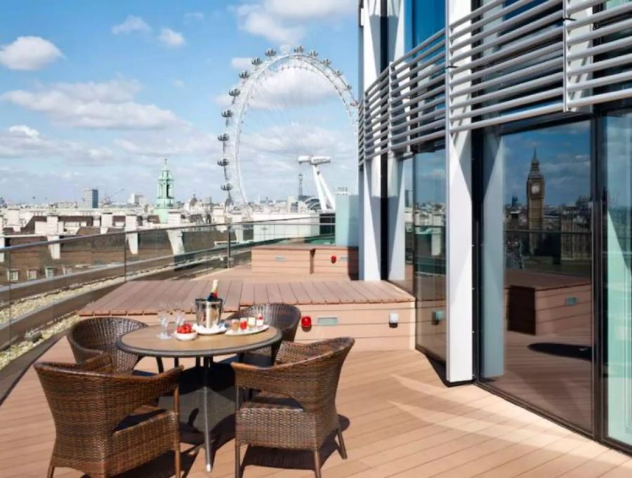 Von der Terrasse aus kann Roger Federer einen fantastischen Ausblick über London geniessen.