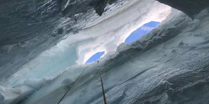 Am Gwächtenhorn BE - Skitourenfahrer aus Gletschterspalte gerettet