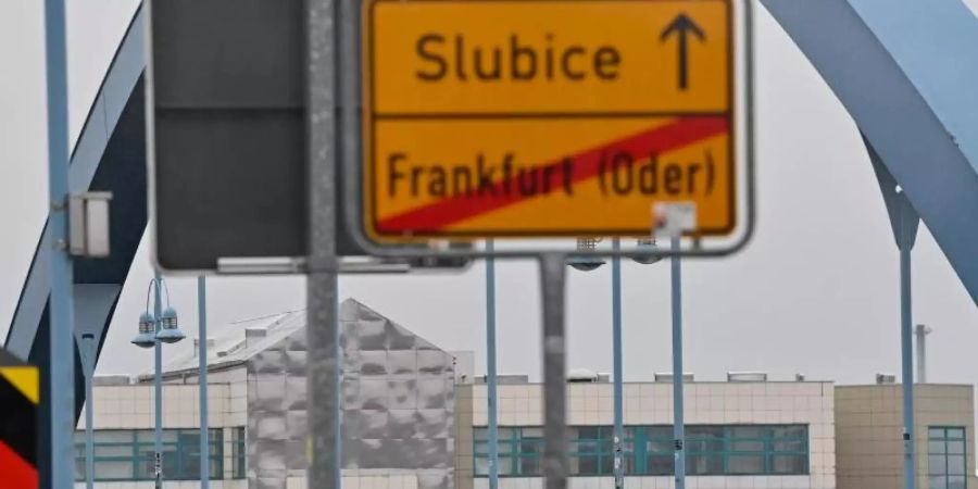 Wegen stark steigender Corona-Infektionszahlen wird Polen von der Bundesregierung nun als Hochinzidenzgebiet eingestuft. Die Einreise von dort ist nur noch mit einem negativen Corona-Test erlaubt. Foto: Patrick Pleul/dpa-Zentralbild/dpa