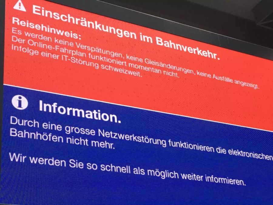 Die Anzeigetafeln streiken beim Totalausfall der SBB.