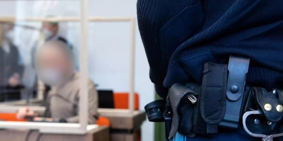 Die Münchner Staatsanwaltschaft wirft einem Physiotherapeuten Vergewaltigung im Rahmen von Behandlungen vor - der Angeklagte ist einschlägig vorbestraft. Foto: Sven Hoppe/dpa