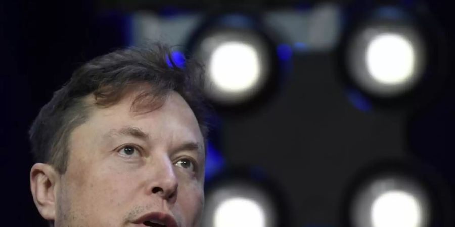 «Bisher verfügbare Datenaufzeichnungen zeigen, dass Autopilot nicht aktiviert war», schreibt Elon Musk auf Twitter. Foto: Susan Walsh/AP/dpa