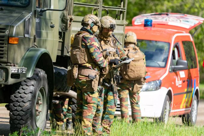 Aufgrund seiner rechtsextremen Sympathien steht der gesuchte Soldat auf einer Terroristenliste der belgischen Anti-Terror-Behörde Ocam. Soldat Belgien