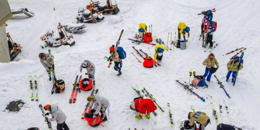 Die alpinen Ski-Asse haben den Auftakt in Sölden bereits gemeistert und stehen vor dem zweiten Wochenende in Levi. Foto: Expa/Johann Groder/APA/dpa