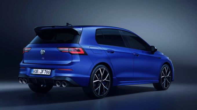 Der VW Golf R mit optionalem R-Performance-Paket und Titan-Auspuffanlage 2021 VW Golf R