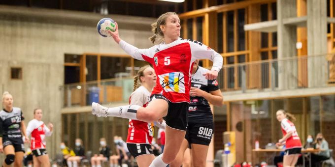 Viviane Lüthi beim Torabschluss.