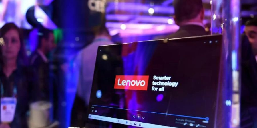 Nicht nur auf Messen zu sehen: In vielen deutschen Haushalten stehen Lenovo-Notebooks. Wegen Corona geht der Trend laut Hersteller sogar zu mehreren Geräten. Foto: Wu Xiaoling/XinHua/dpa