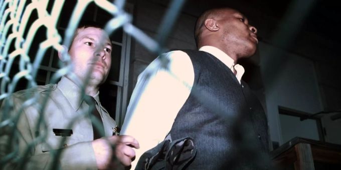 Mike Tyson wurde 1999 verhaftet, nachdem er zwei Autofahrer nach einem Verkehrsunfall angegriffen hatte. Mike Tyson