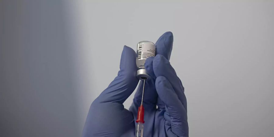 Dem Bundesamt für Gesundheit sind am Dienstag 2851 neue Infektionen mit dem Coronavirus gemeldet worden. Die Hoffnung vieler liegt in der Impfung gegen das Virus.