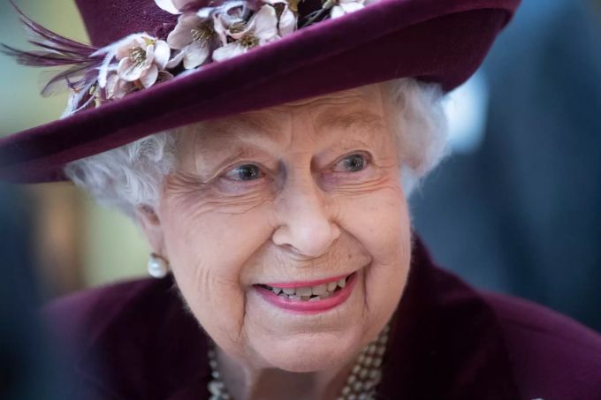 Die Queen will den Impfstoff wohl geheim halten. Elizabeth
