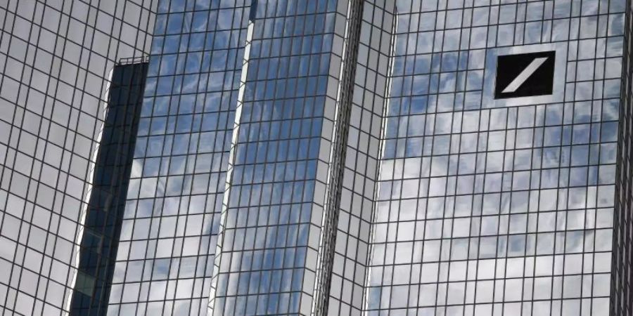 Die Deutsche Bank zahlt bei einem Vergleich in den USA mehrere Millionen Dollar. Foto: Arne Dedert/dpa