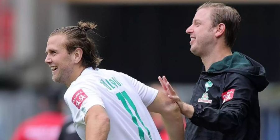 Geniesst bei Angreifer Niclas Füllkrug (l) eine hohe Wertschätzung: Werder-Coach Florian Kohfeldt. Foto: Friedemann Vogel/EPA/Pool/dpa