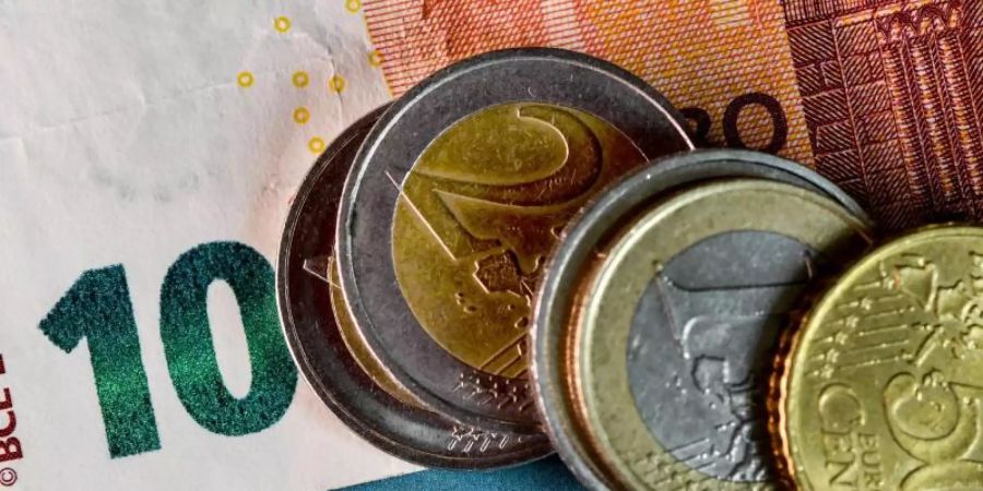 Nach gescheiterten Eil-Anträgen vor dem Bundesverfassungsgericht müssen ARD, ZDF und Deutschlandradio das fehlende Beitragsplus von 86 Cent kompensieren. Foto: Jens Kalaene/dpa-Zentralbild/dpa