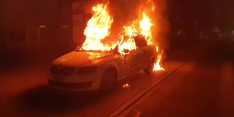 Auto in Vollbrand