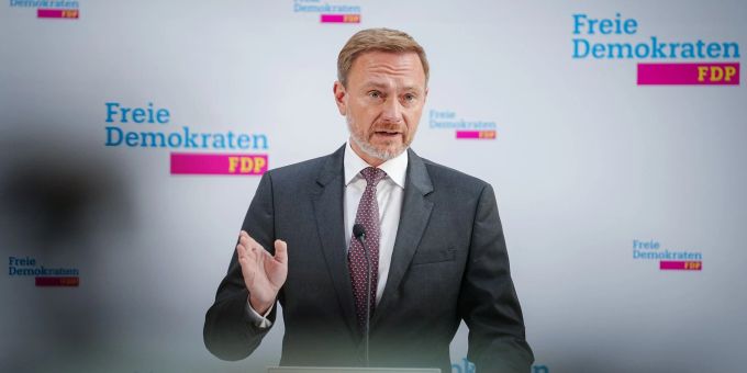 Bundesfinanzminister Christian Lindner beharrt auf der Einhaltung der Schuldenbremse. Bundesfinanzminister Christian Lindner beharrt auf der Einhaltung der Schuldenbremse.