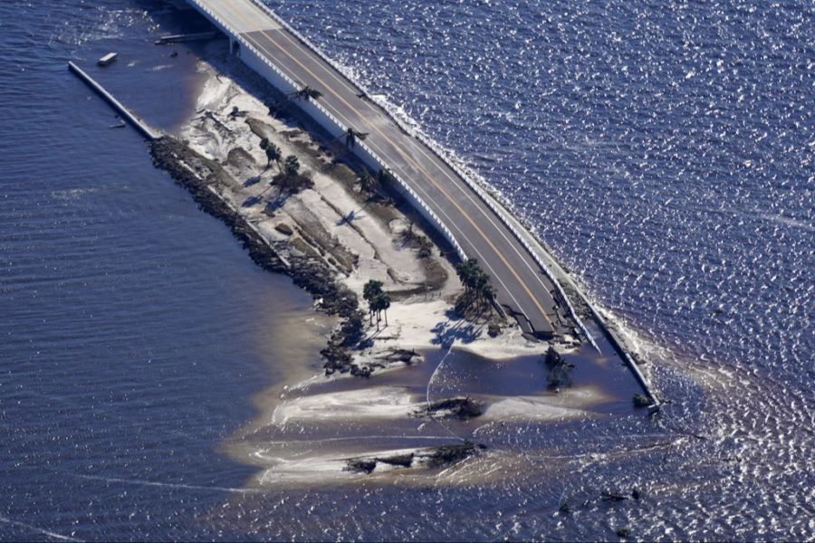 Eine Brücke zu Sanibel Island wurde von Hurrikan Ian komplett zerstört.