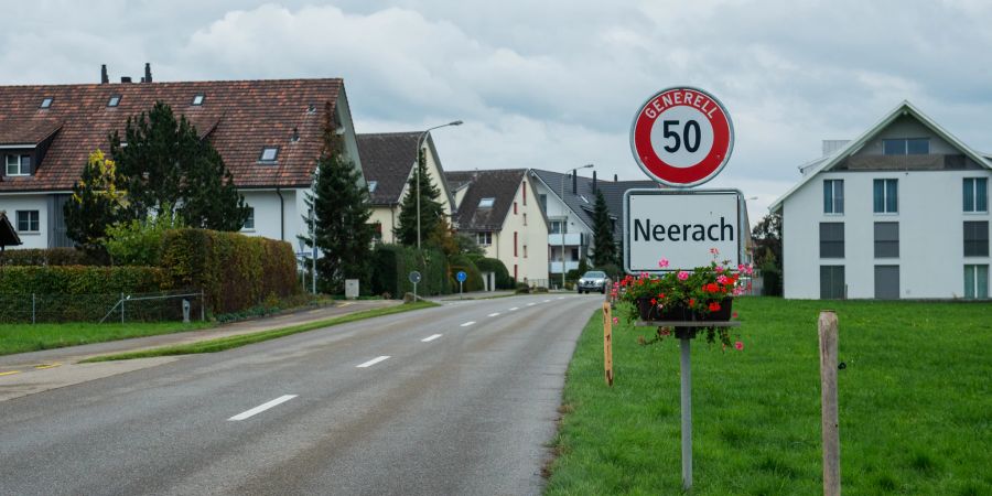 Kaiserstuhlstrasse, Einfahrt Richtung Neerach. - Bezirk Dielsdorf