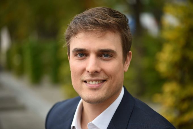 Constantin Schreiber gibt es wirklich, beteuert der «Tagesschau»-Sprecher. (Uwe Zucchi/dpa) Constantin Schreiber