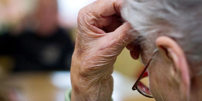 Laut Forschern der Universität Köln könnte ein gezielter Einsatz von Kälte Alzheimer vorbeugen. Kälte Alzheimer