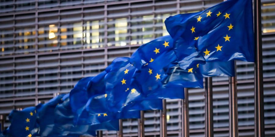 Europaflaggen wehen vor dem Sitz der EU-Kommission in Brüssel.