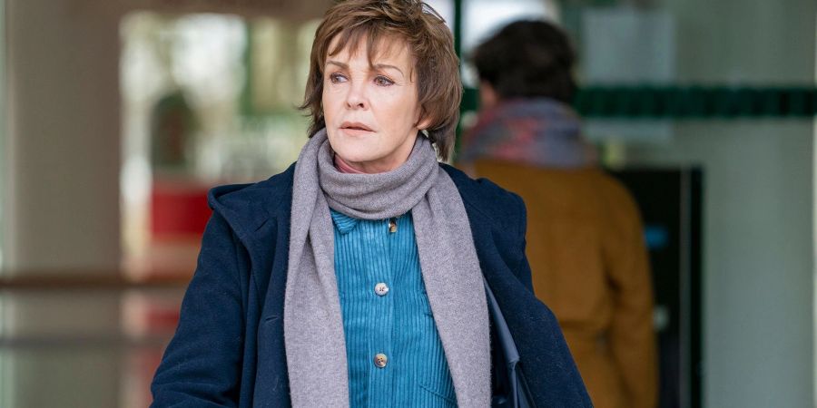 Katrin Sass schaltet sich als Karin Lossow in «Schneewittchen» wieder in die Ermittlungen um einen Mordfall ein.